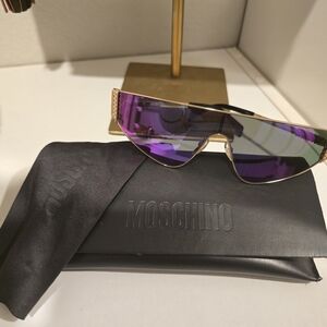 Moschino Flat-Top Bijou Chain Sun Mask - Gold Sunglasses